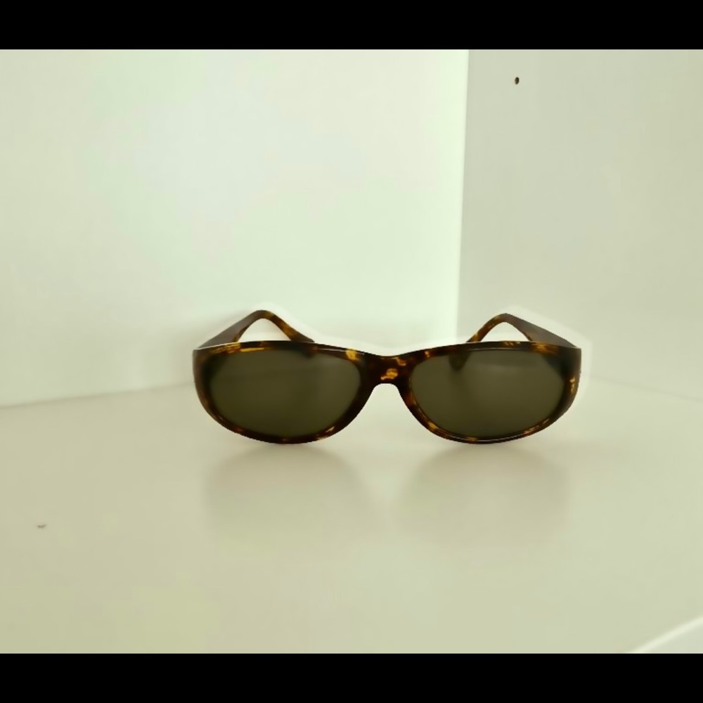 Sunglass Bundle - Picture 5 of 16